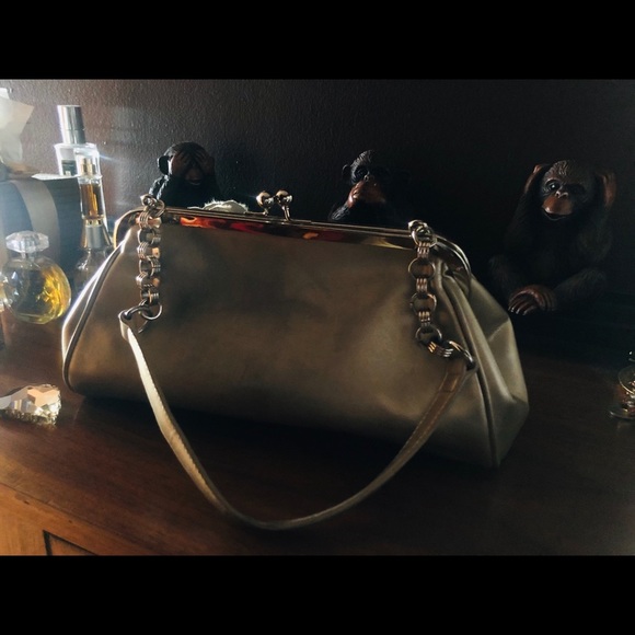 LIZ CLAIBORNE VINTAGE GOLD HANDBAG - Picture 2 of 3